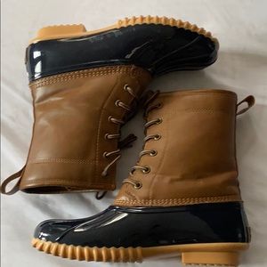 Duck Boots like NEW